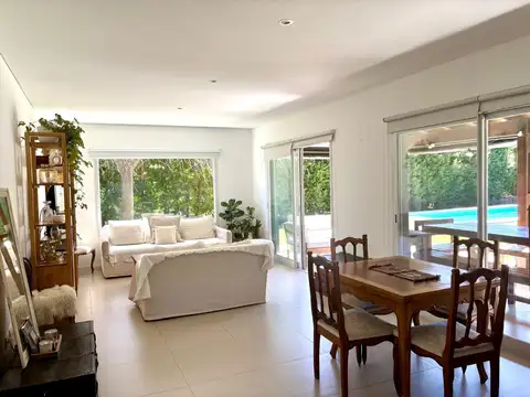 Casa 5 ambientes con 3 baños