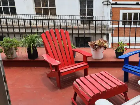 Amplia oficina al frente con balcón y proyección a vivienda en edificio Mercurio