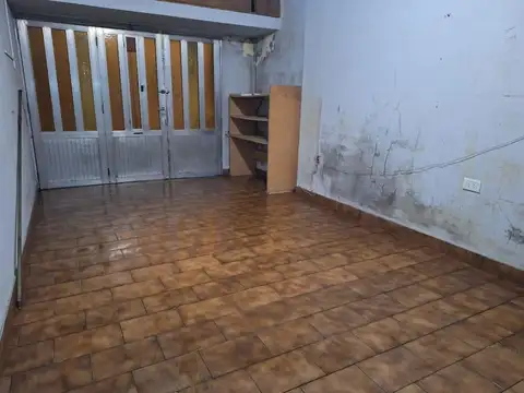 Casa 5 ambientes con 1 baño