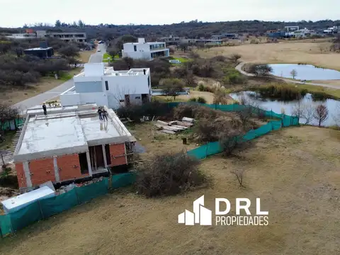 Casa 8 ambientes con 4 baños