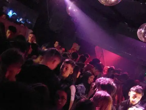 VENTA  LOCAL  COMERCIAL EN PH, FRENTE. 900 m2 (Aprox.) NICETO VEGA 5600. PALERMO, HOLLYWOOD. C.A.B.A