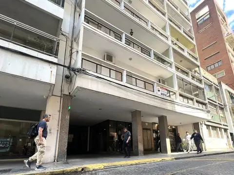 Cochera a metros del Monumento