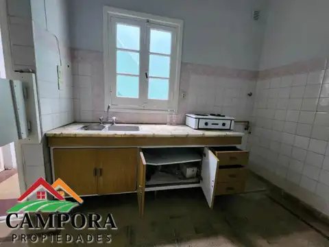 Casa en venta en el centro de Mercedes, para múltiples usos