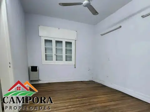 Casa en venta en el centro de Mercedes, para múltiples usos