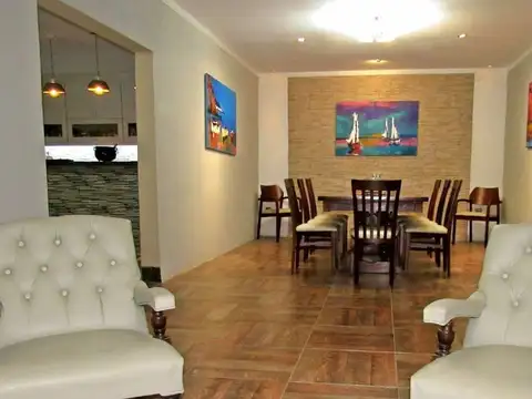 Casa en Venta con 4 cocheras