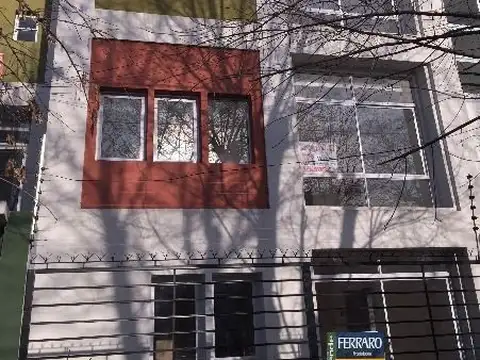 Las Heras nº 593 esquina Robertson