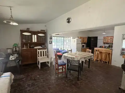 Casa 4 ambientes con 2 baños