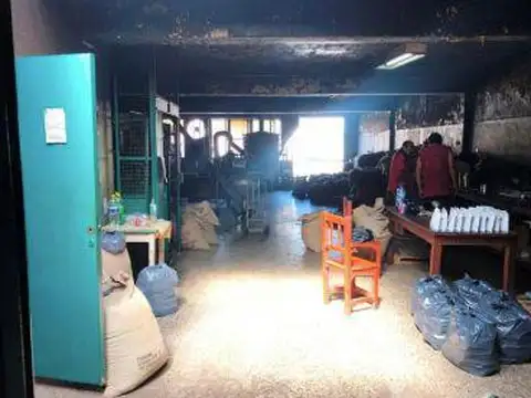 Galpon en Venta 47  mts Fondo