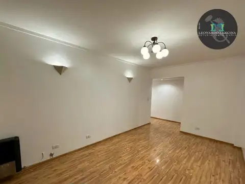 VENTA DEPARTAMENTO 3 AMB A LA CALLE CON BALCON