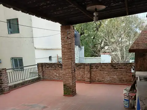 Departamento tipo casa en venta en Avellaneda