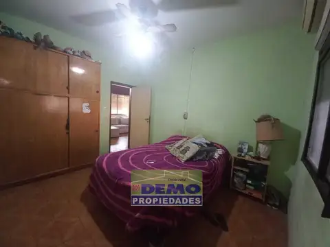 Casa 6 ambientes con 2 baños
