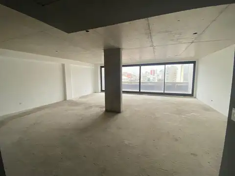 Oficina Premium AAA 110m2 + cochera piso alto contrafrente-ALQUILER