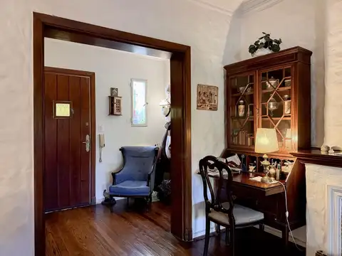 Casa en Venta de 2 Plantas Con Jardín, Excelente Ubicación en Olivos, Vicente López