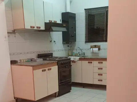Excelente departamento tipo casa de 3 ambientes con terraza