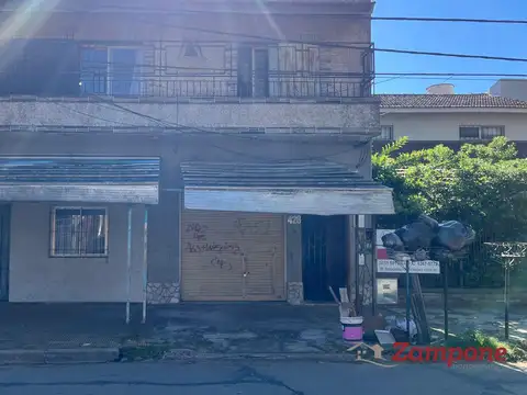 Casa 3 ambientes con 2 locales y departamento interno en Monte Grande