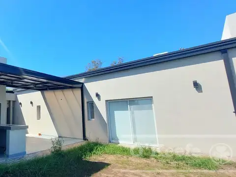 Casa en Venta en Guillermo E Hudson, USD 210.000