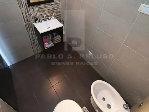 Casa 6 ambientes con 4 baños