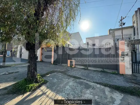 Casa en venta con piscina en Tapiales