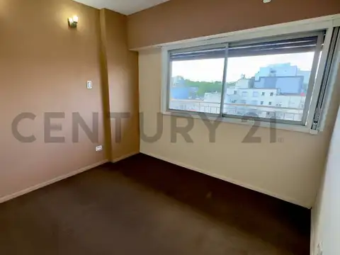 Venta - Departamento 4 ambientes con balcón al frente – Liniers