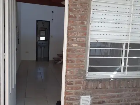 Departamento de pasillo en venta- Dean Funes al 700, Rosario- 1 habitación- Acepta permuta.