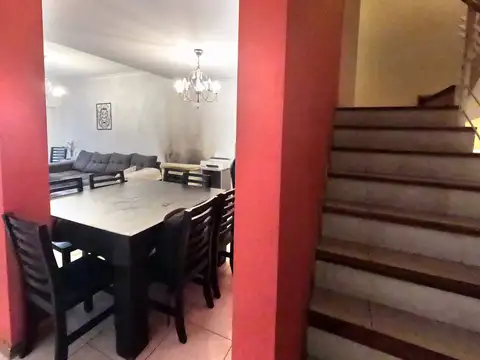 Depto Tipo Casa 4 ambientes con 2 baños
