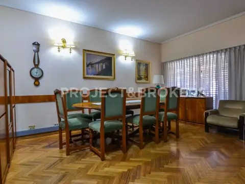 Casa en Venta con 3 cocheras