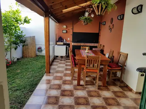 Martinez , Excelente duplex , 4 ambientes , suite , quincho , buena ubicación  