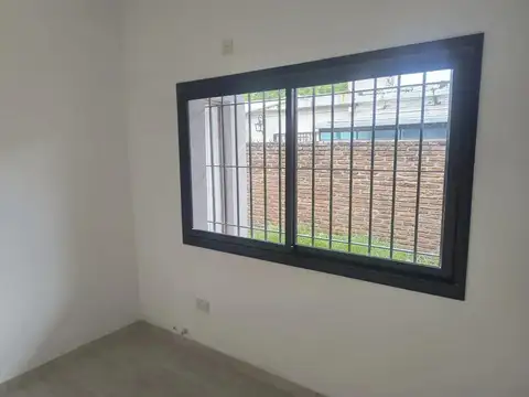 Depto Tipo Casa en Venta en Castelar Norte, USD 98.000