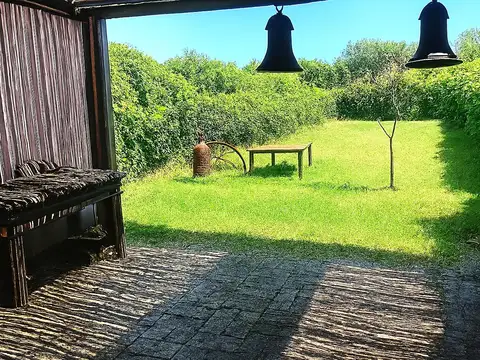 VENTA - Casa 1 Dormitorio con Jardín y Cochera -  Funes, garita 15.