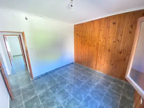 148 E/ 43 Y 44 -  CASA DE 3 AMB.