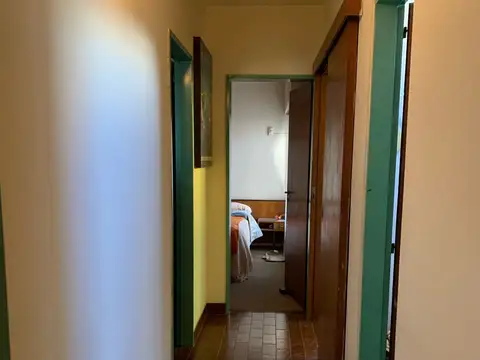 Casa 6 ambientes con 2 baños
