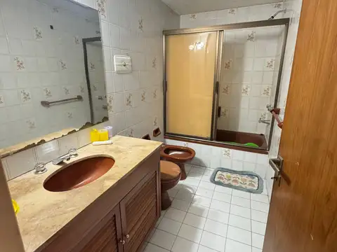 Chalet en Martínez a solo 300 mts de Av. Santa Fe – 4 dormitorios, jardín y cochera