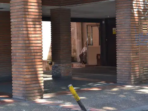 EN VENTA ESPACIO COCHERA CUBIERTA EN EDFICIO TERRAZAS EN CIUDAD JARDIN - FICHA 8664