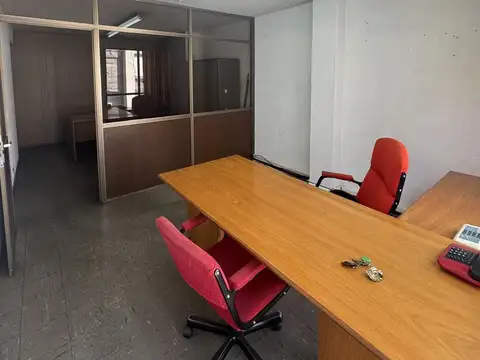 OFICINA EN VENTA . GALERIA LA FAVORITA