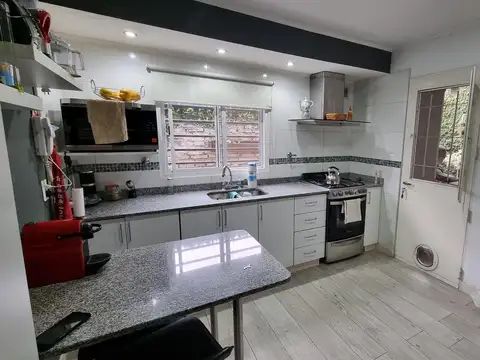 Depto Tipo Casa 4 ambientes con 2 baños