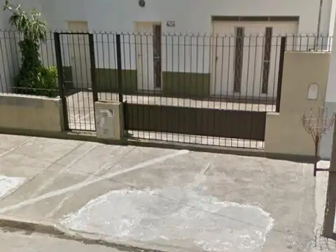 CASA 2 DORMITORIOS A REFACCIONAR