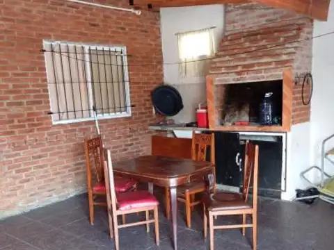 Casa 3 ambientes con 1 baño
