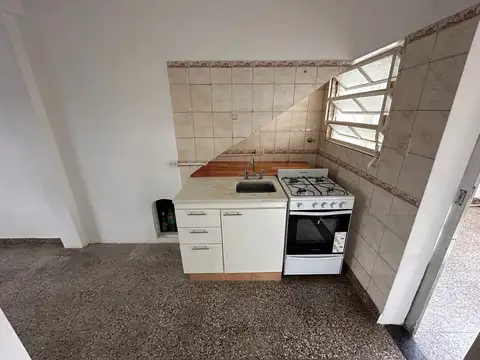 Depto Tipo Casa en Alquiler en Parque Chas, $ 800.000