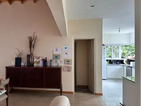 Casa 4 ambientes con 2 baños