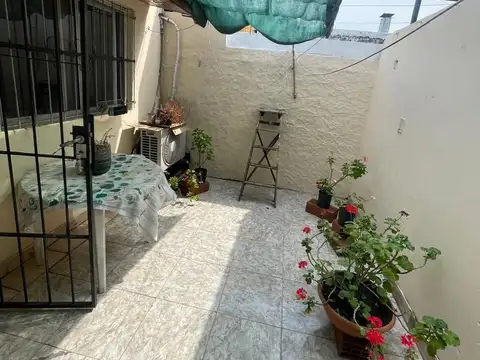 Casa con local- La Plata