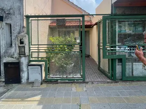 Casa con local- La Plata