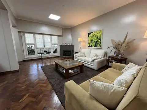 Casa 6 ambientes con 5 baños