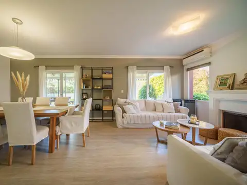 Casa 6 ambientes con 4 baños