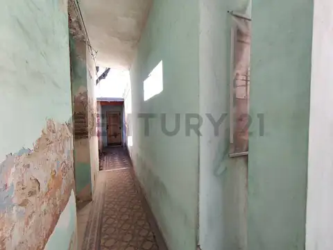 Casa 2 dormitorios/Terreno - Cercano a Avenidas - VENTA