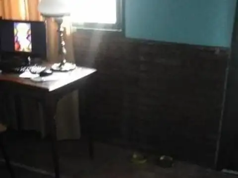 CASA DE 4 AMB. C/COCHERA Y AMPLIO FONDO