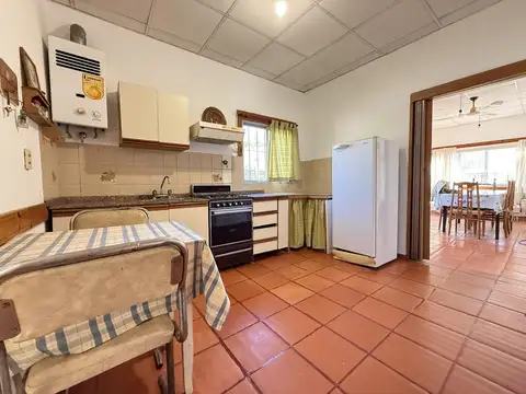 Casa 4 ambientes con 2 baños