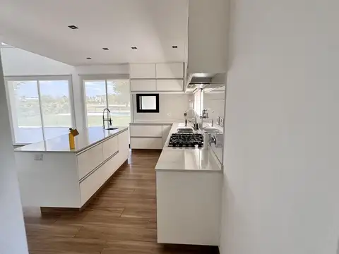 VENTA CASA 5 AMBIENTES EN ALTOS DE CAMPO GRANDE PILAR