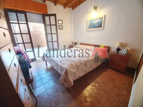 - VENTA EN BLOCK - Casa 3 amb. + 3 Departamentos - Lote Propio