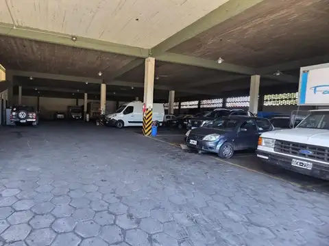 Cochera de 2800 m2 cubiertos/Activa, en Lanús.O