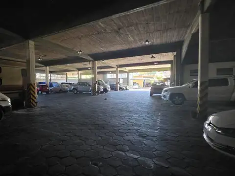 Cochera de 2800 m2 cubiertos/Activa, en Lanús.O